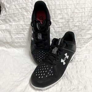 UA Kids Baseball Cleats - Size 4Y